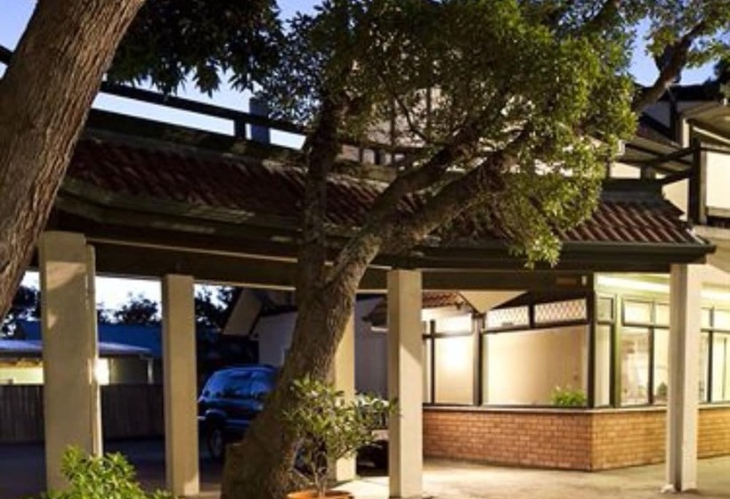 فندق على الطريق Champers Motor Inn