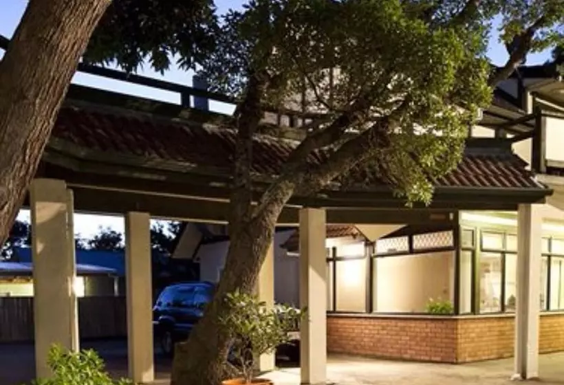 فندق على الطريق Champers Motor Inn