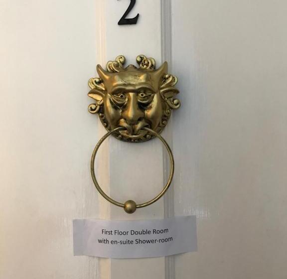 بنسيون Seamore House