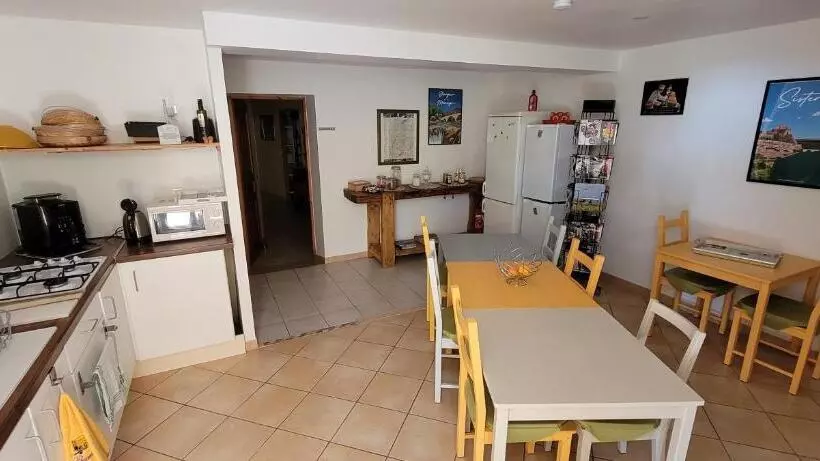 Aamiaismajoitus (B&B) Le Jas De Volonne