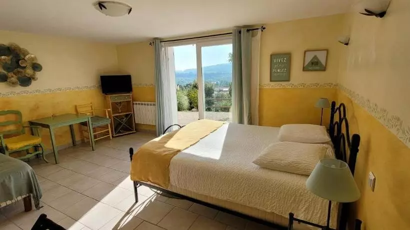 Aamiaismajoitus (B&B) Le Jas De Volonne