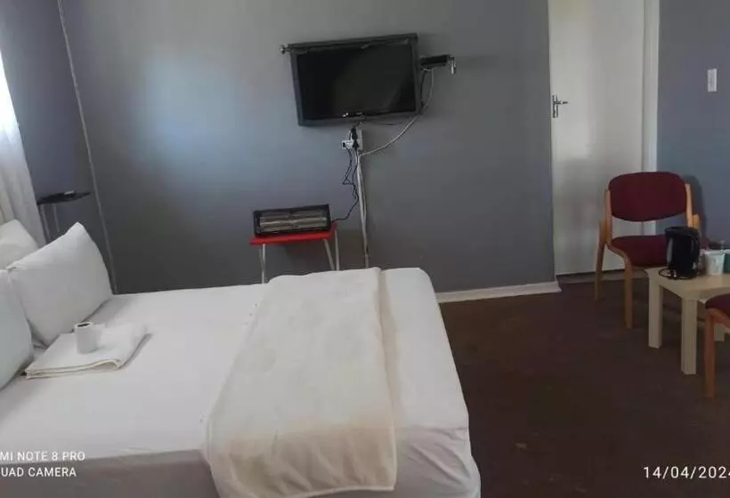 ペンション Jollys Park Guesthouse
