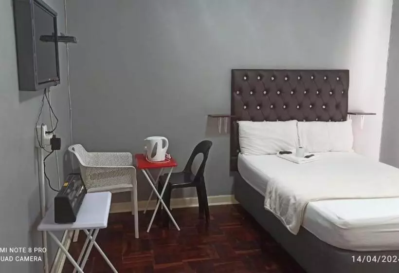 ペンション Jollys Park Guesthouse
