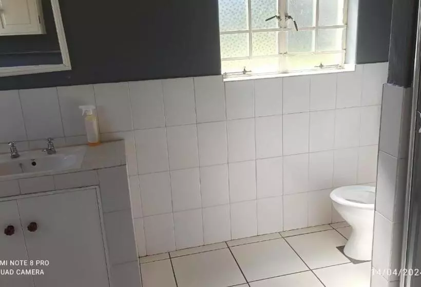 ペンション Jollys Park Guesthouse