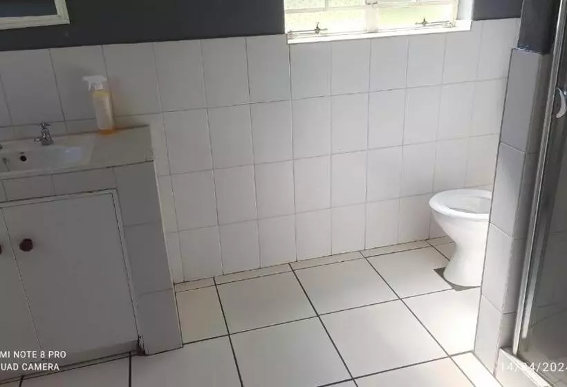 ペンション Jollys Park Guesthouse