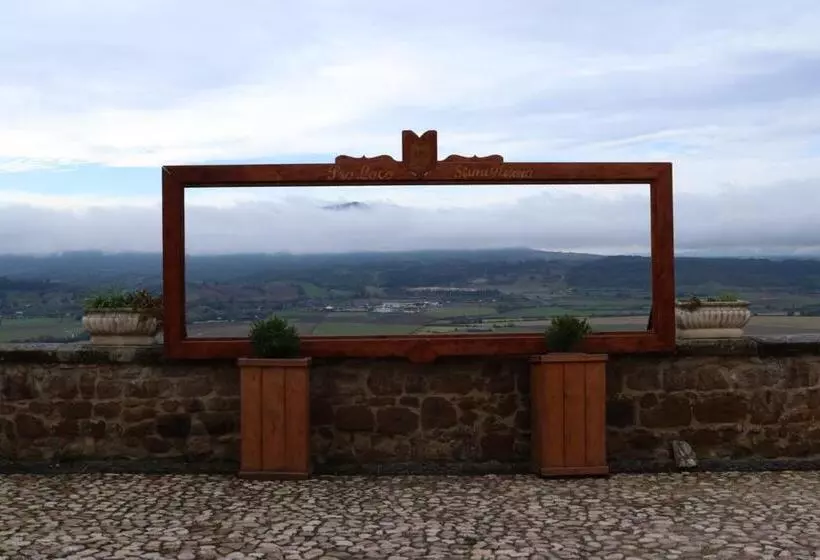 Aamiaismajoitus (B&B) Casa In The Clouds