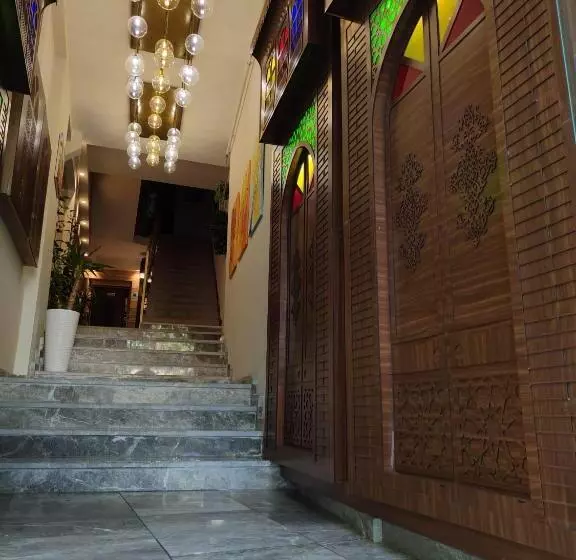 تختخواب و صبحانه Grand Luxury