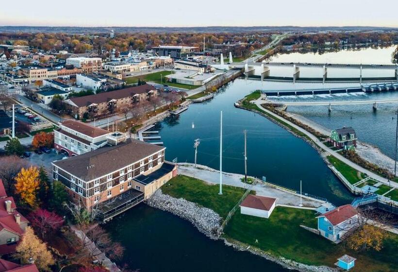 Отель Nuk S Executive Suites