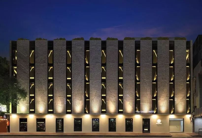 The Gravitique Hotel Khaosan