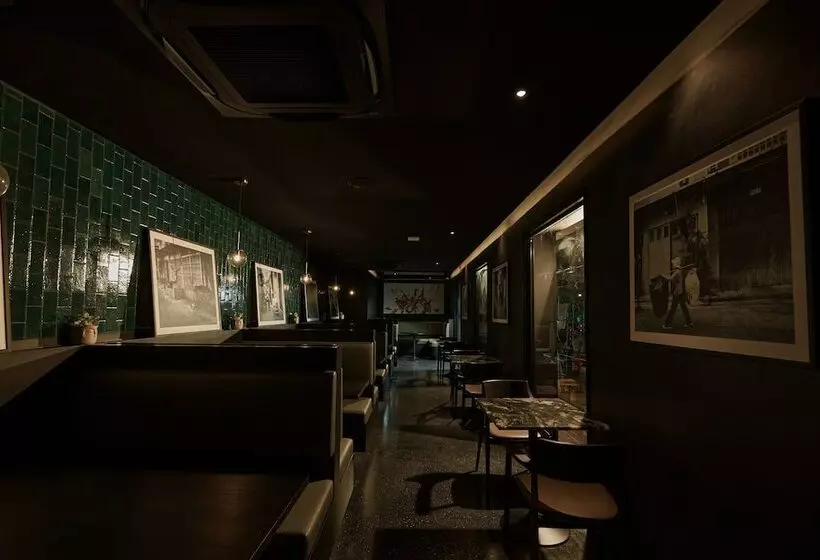 The Gravitique Hotel Khaosan