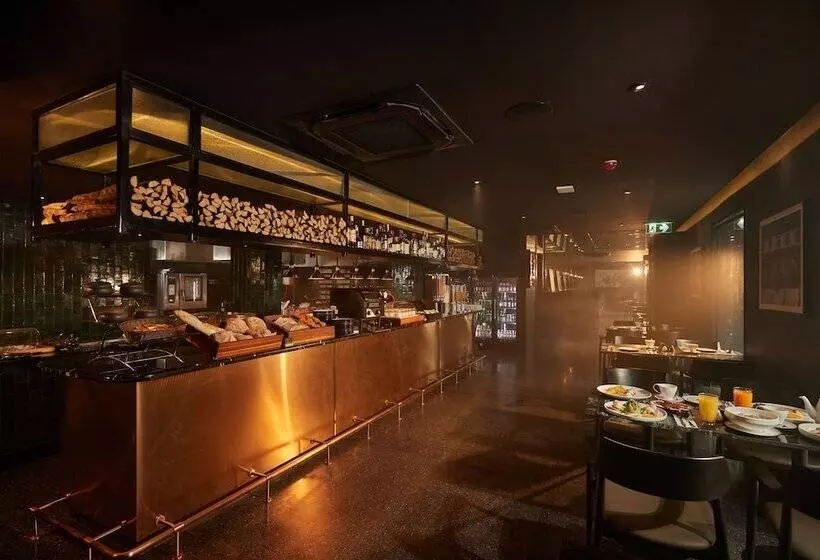 The Gravitique Hotel Khaosan