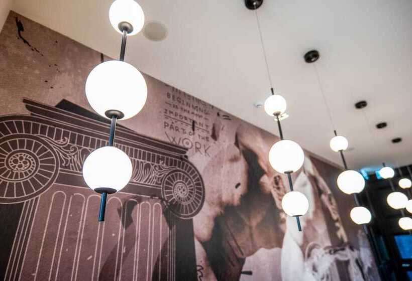 هتل Gate Twenty Two Boutique