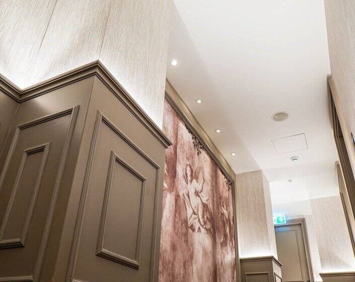 هتل Gate Twenty Two Boutique