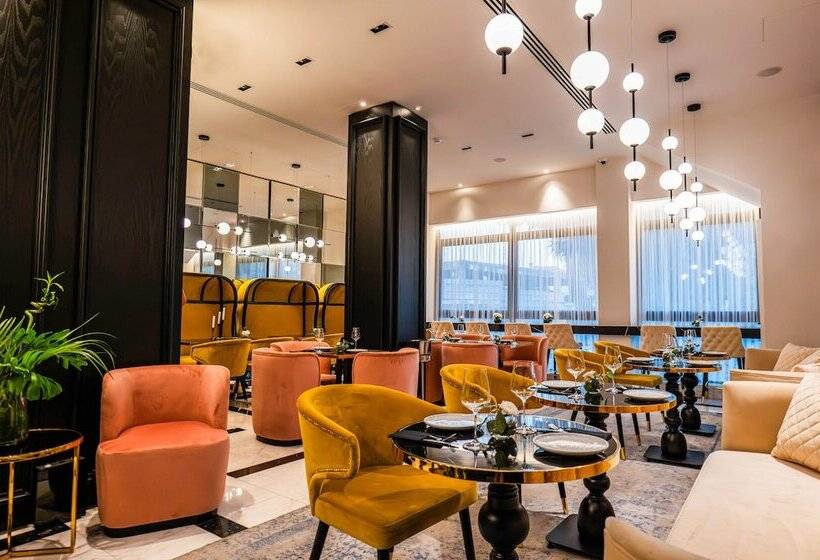 هتل Gate Twenty Two Boutique