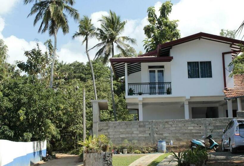 پانسیون Riku Surf House Hiri