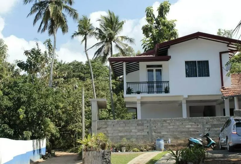 پانسیون Riku Surf House Hiri