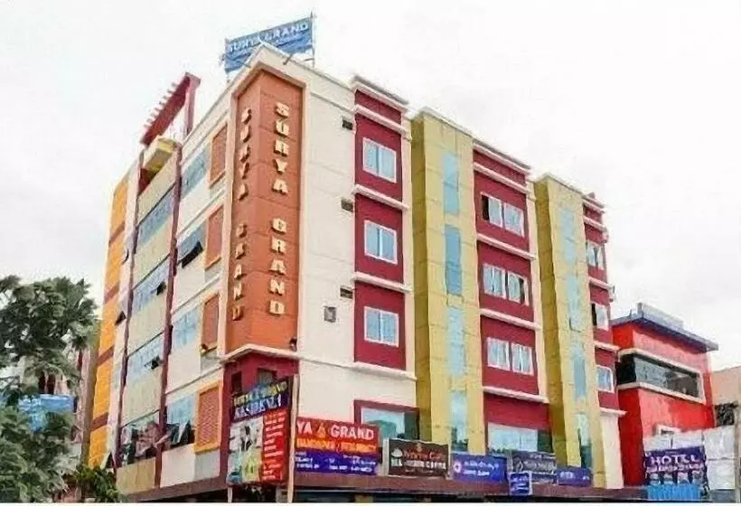 ホテル Surya Grand Tiruchanoor Tirupati