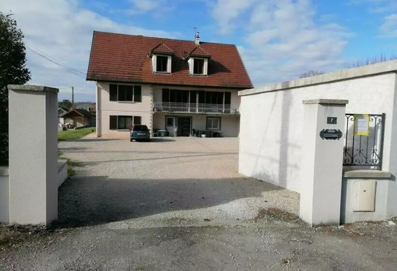Aamiaismajoitus (B&B) Chambre Et Table D Hôtes La Meule
