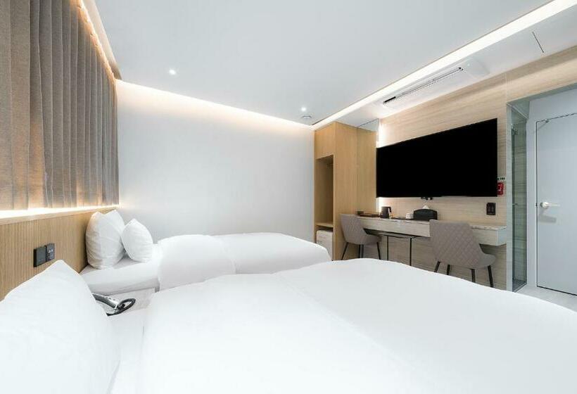 Brown Dot Hotel Pyeonghwa Plaza