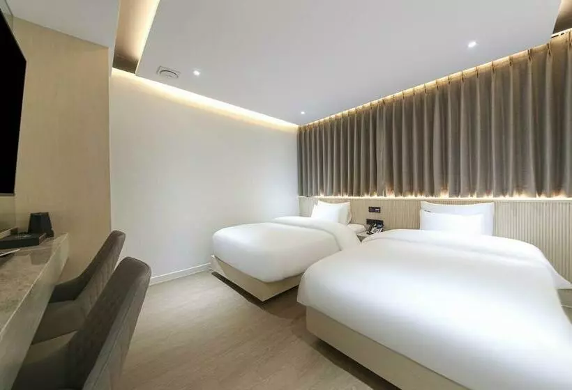 Brown Dot Hotel Pyeonghwa Plaza