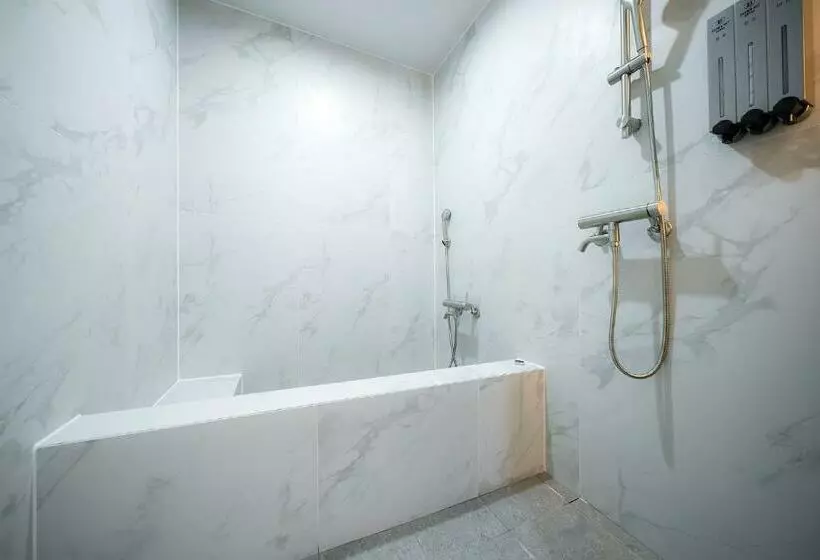 Brown Dot Hotel Pyeonghwa Plaza