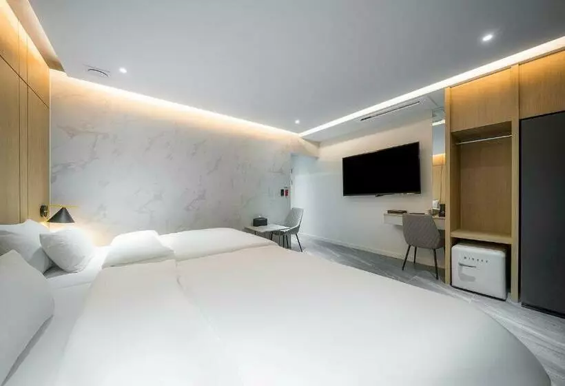 Brown Dot Hotel Pyeonghwa Plaza