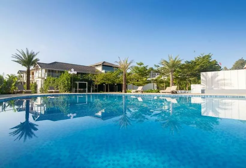 Global Village Luxury Resort