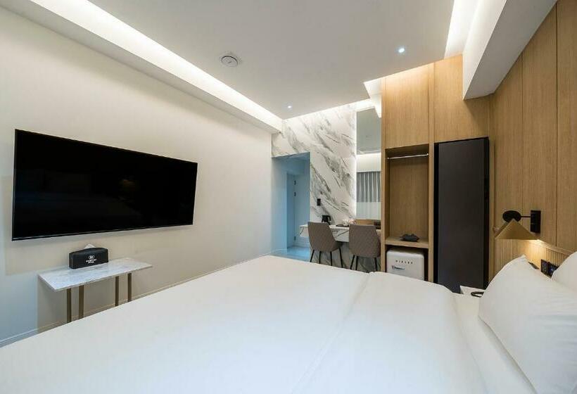 Brown Dot Hotel Pyeonghwa Plaza