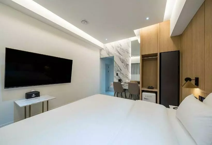 Brown Dot Hotel Pyeonghwa Plaza