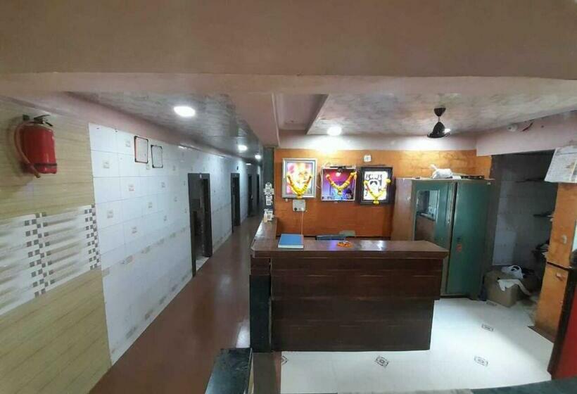 ホテル Satkar Lodging & Boarding By Wb Inn