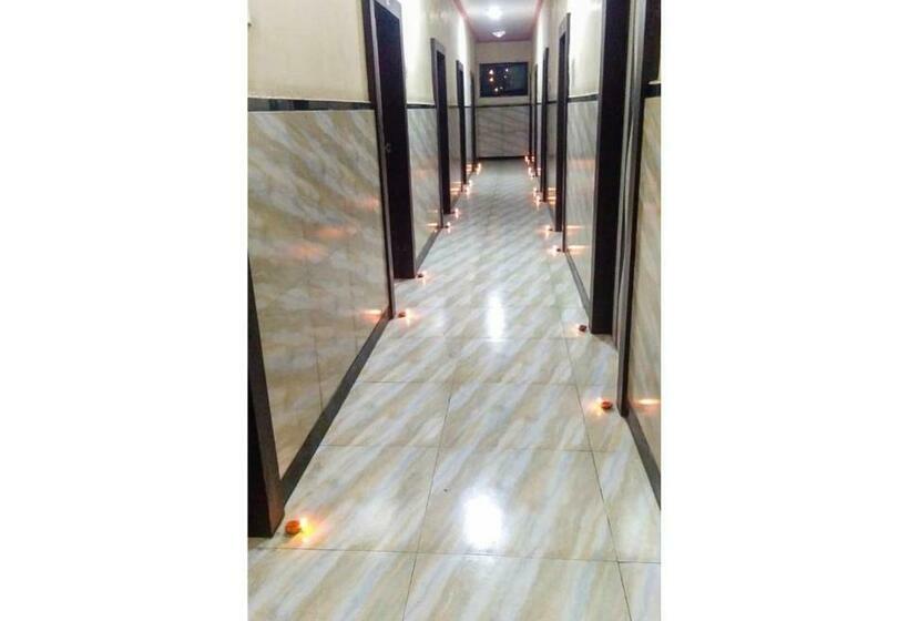 ホテル Satkar Lodging & Boarding By Wb Inn