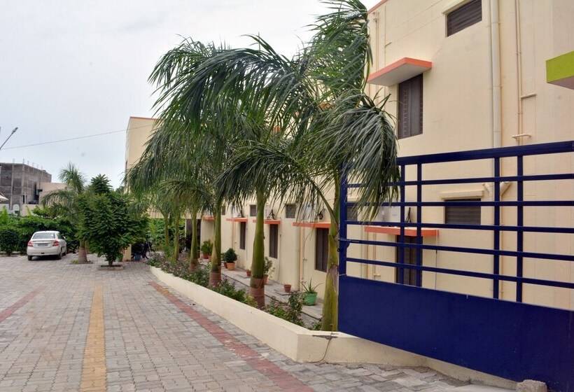 Отель Baba Residency