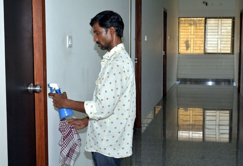 Отель Baba Residency