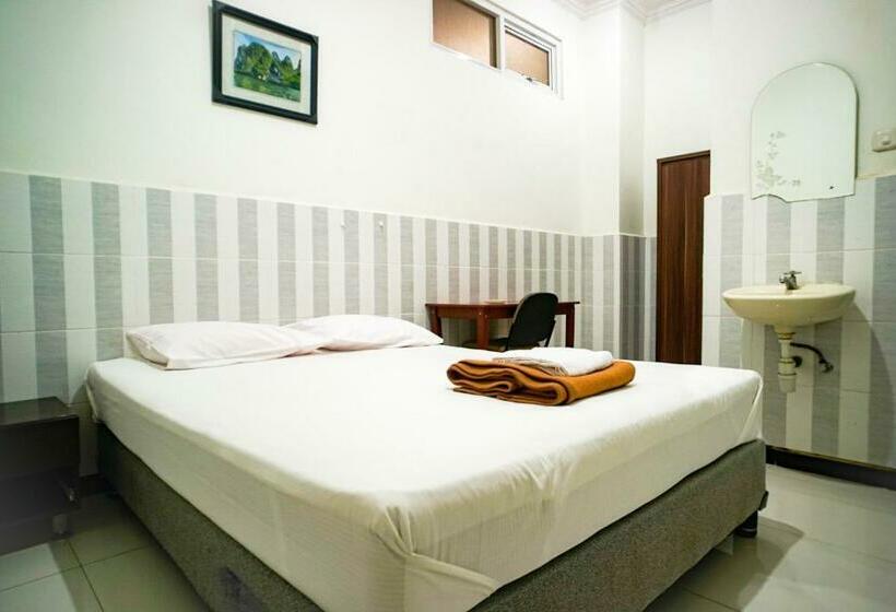 فندق Hoki Homestay Mitra Reddoorz Near Rumah Sakit Dr Soetomo Surabaya