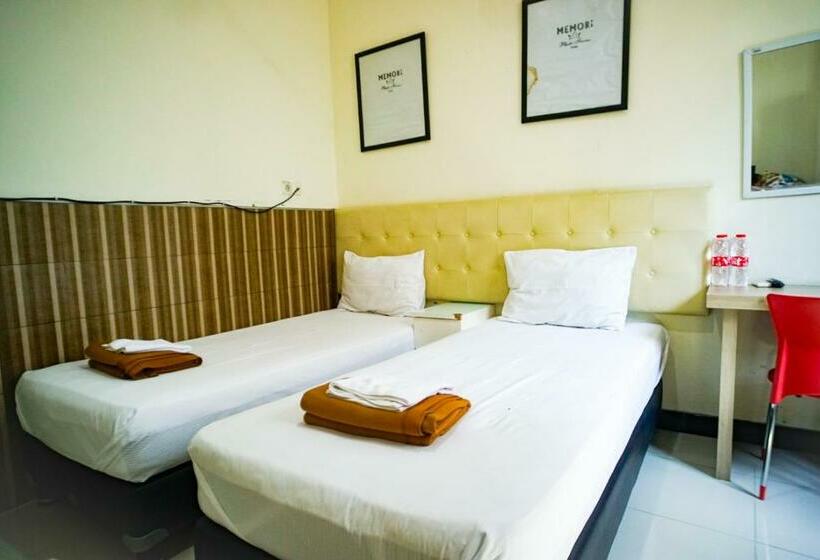 فندق Hoki Homestay Mitra Reddoorz Near Rumah Sakit Dr Soetomo Surabaya