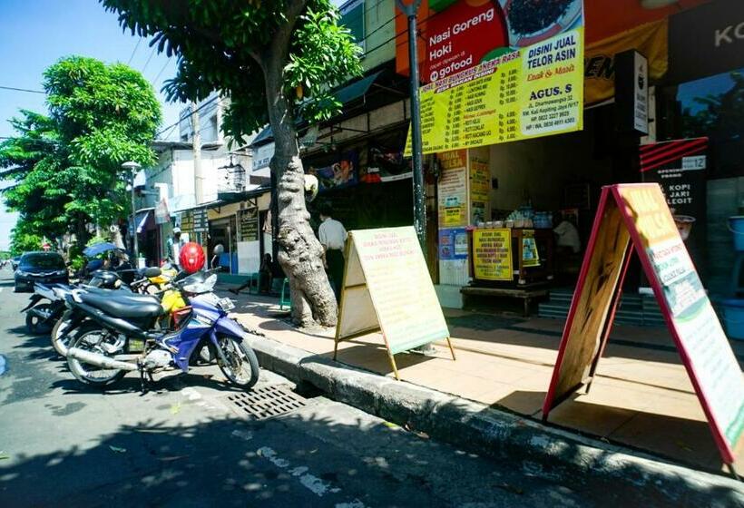 فندق Hoki Homestay Mitra Reddoorz Near Rumah Sakit Dr Soetomo Surabaya