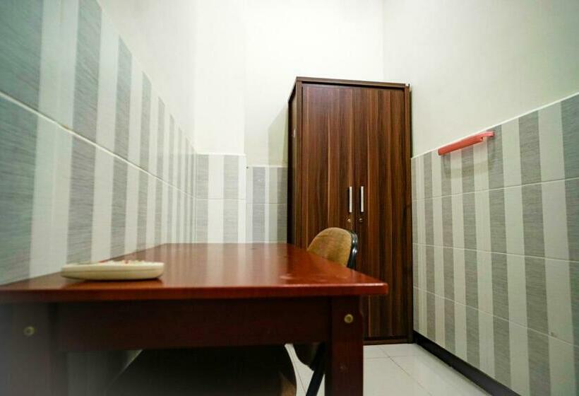 فندق Hoki Homestay Mitra Reddoorz Near Rumah Sakit Dr Soetomo Surabaya