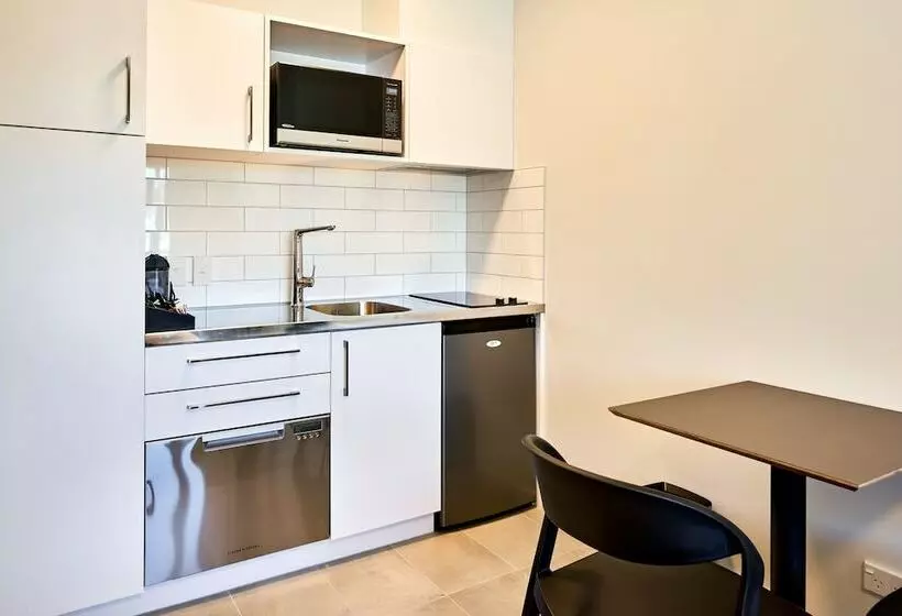 Sojourn Apartment Hotel   Ghuznee