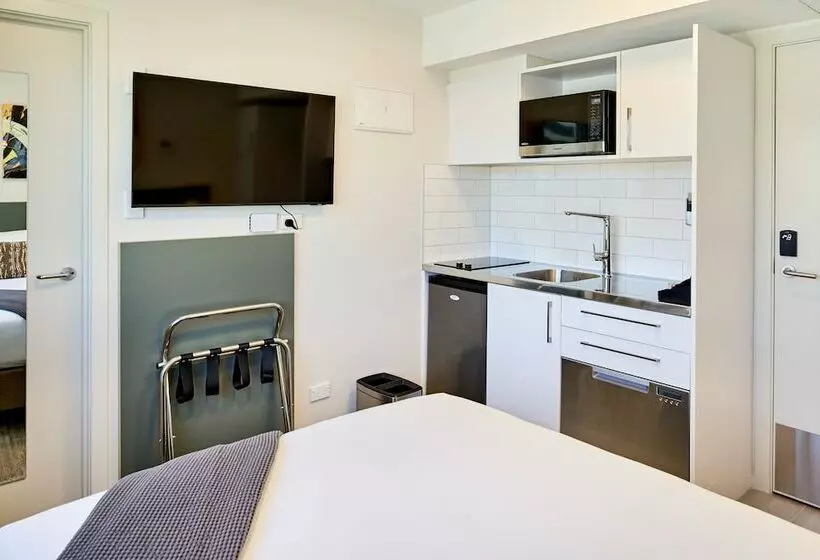 Sojourn Apartment Hotel   Ghuznee