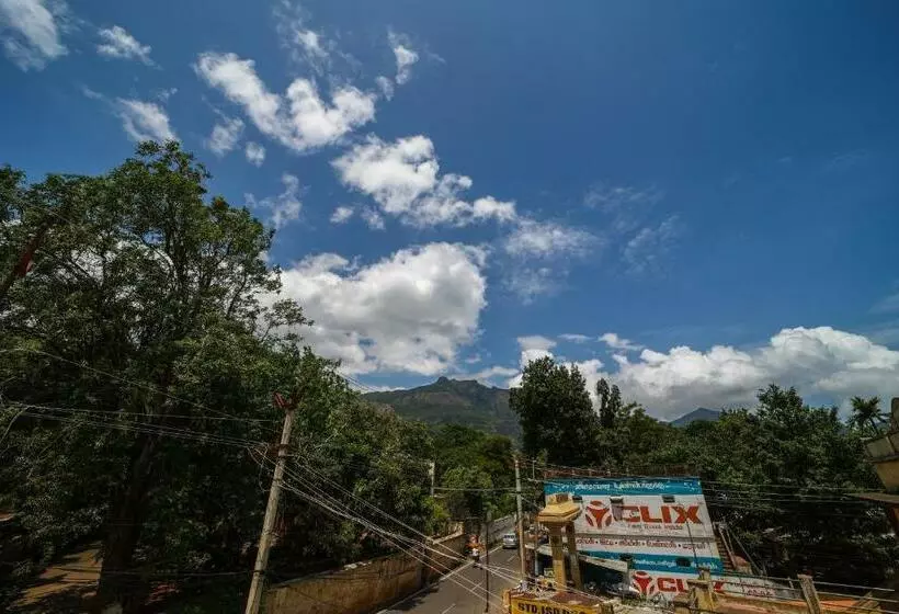 Hotelli The Pothigai Palace