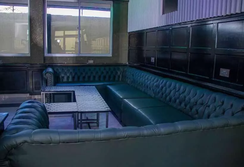 هتل Waffles Suites