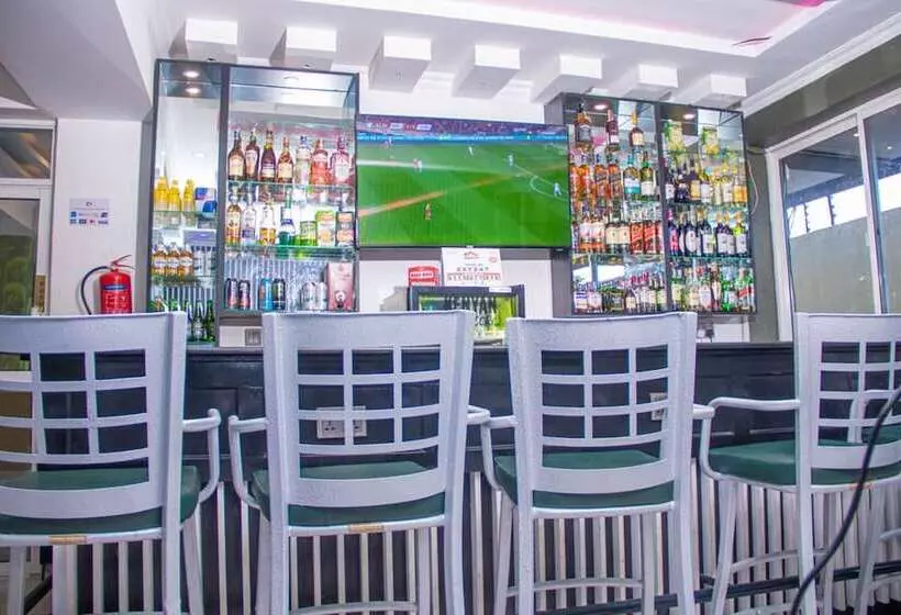 هتل Waffles Suites