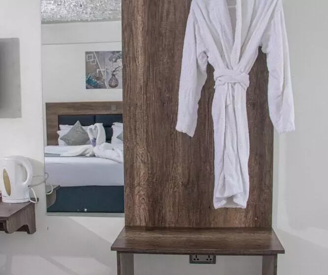 هتل Waffles Suites