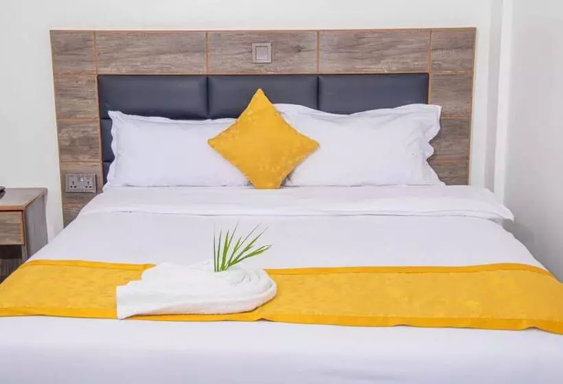 هتل Waffles Suites