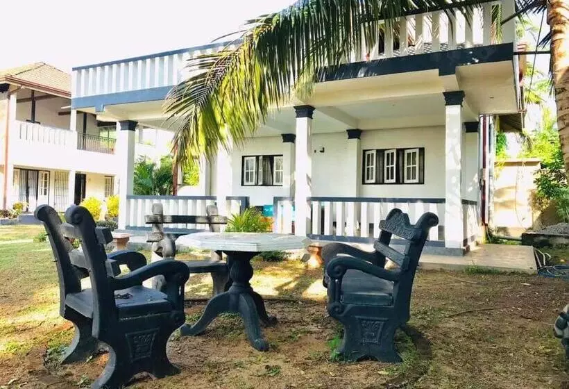 Aamiaismajoitus (B&B) Rosanuka Beach Villa