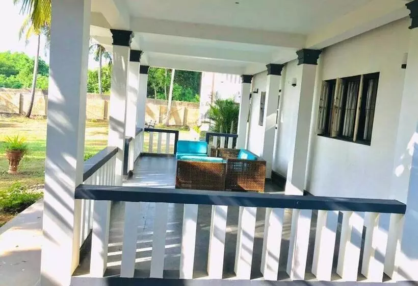 Aamiaismajoitus (B&B) Rosanuka Beach Villa