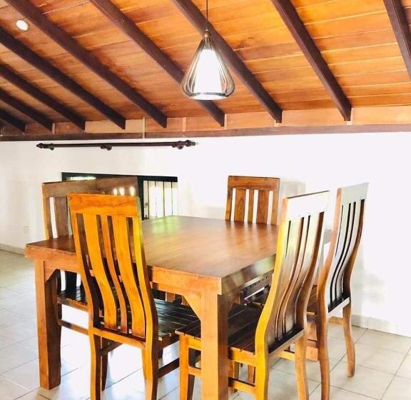 צימר Rosanuka Beach Villa