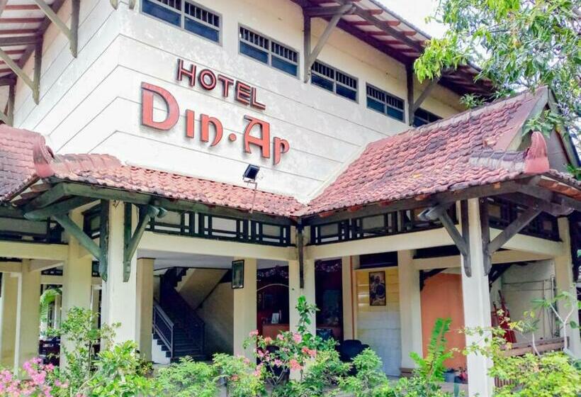 Hotel Reddoorz Near Politeknik Perkeretaapian Indonesia Madiun