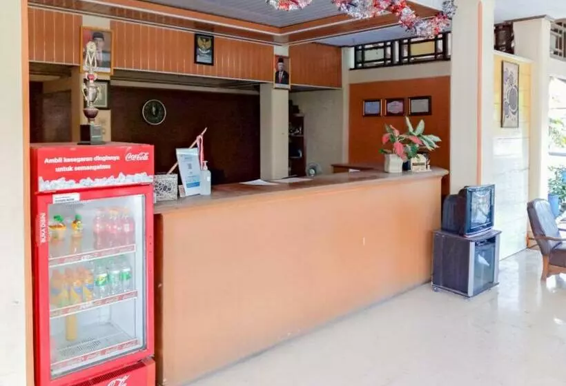 ホテル Reddoorz Near Politeknik Perkeretaapian Indonesia Madiun