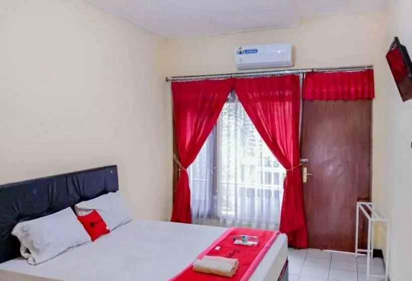 ホテル Reddoorz Near Politeknik Perkeretaapian Indonesia Madiun